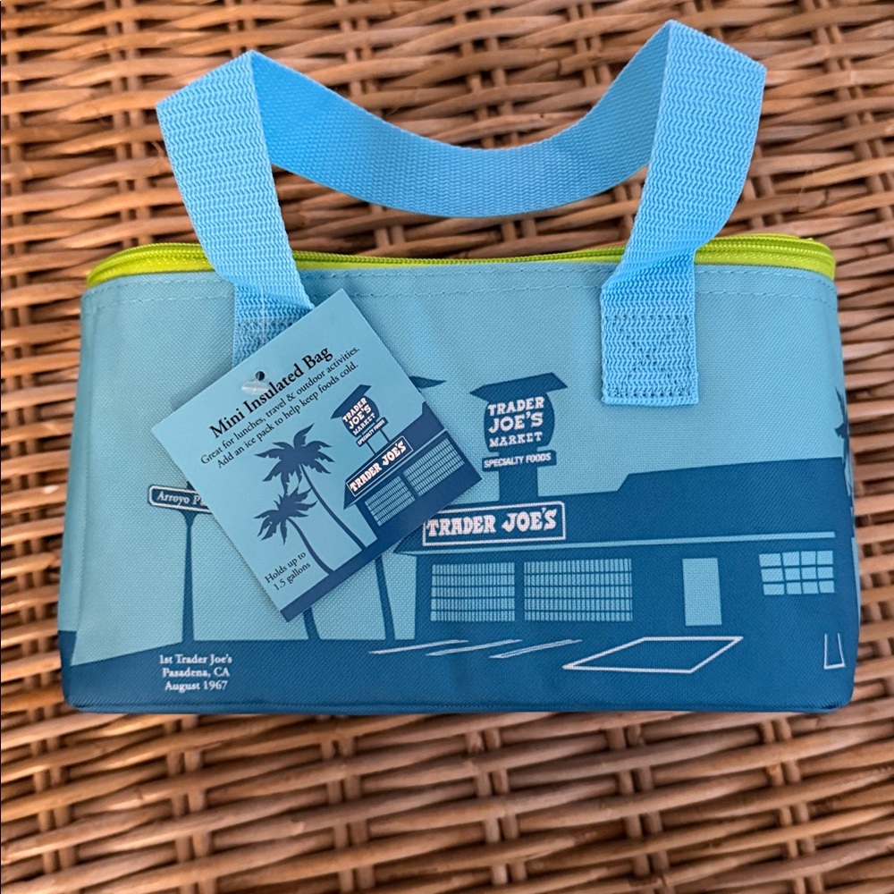 NWT- Trader Joe's Blue Insulated Lunch Bag with Green-Yellow Zipper